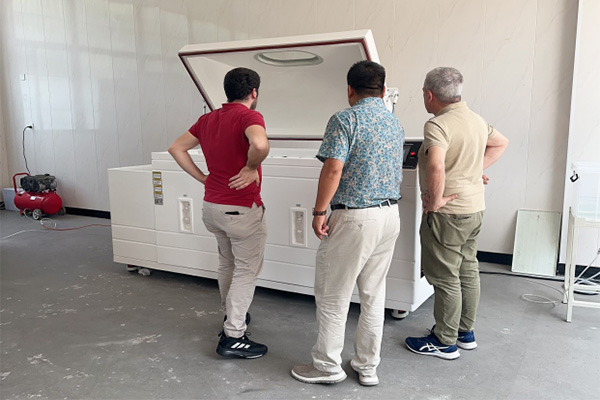 พันธมิตรที่ได้รับการต้อนรับจากโปแลนด์และอิตาลีเพื่อเยี่ยมชมและหารือเกี่ยวกับการส่งเสริมห้องทดสอบด้านสิ่งแวดล้อมอย่างเต็มรูปแบบ